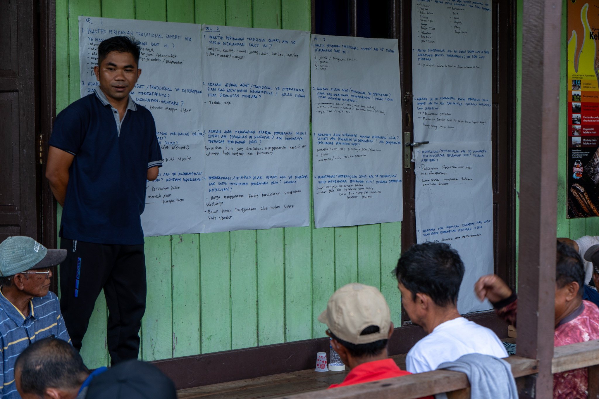 Photo 10. A participant named Trisno from Garung Village presents his group’s findings.