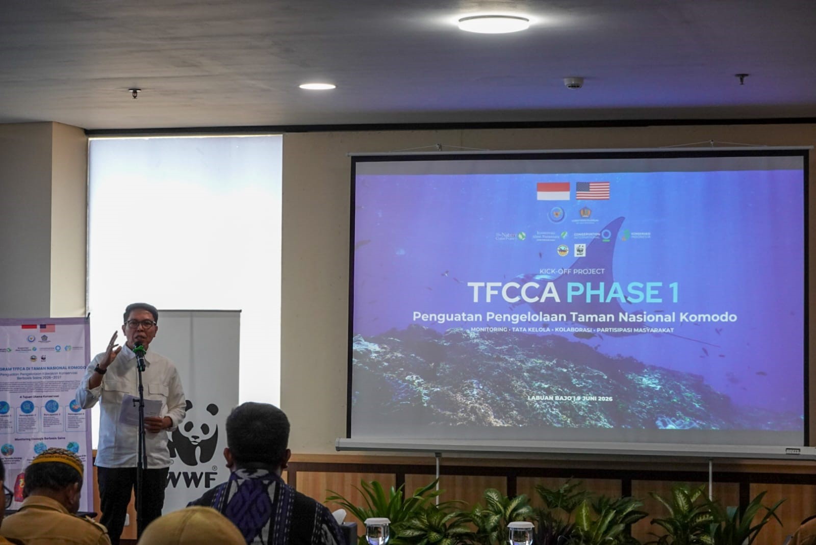 Program Design & Development Director WWF-Indonesia, Bapak Muhammad Ridha Hakim membuka acara Kick-off Program TFCCA Phase-1 di Ballroom hotel Zasgo, Labuan Bajo, Nusa Tenggara Timur. ©Tuah Sanjaya Ketaren/WWF-Indonesia