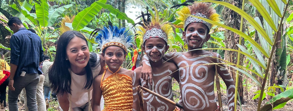 Aurelie Moeremans and Children in Papua