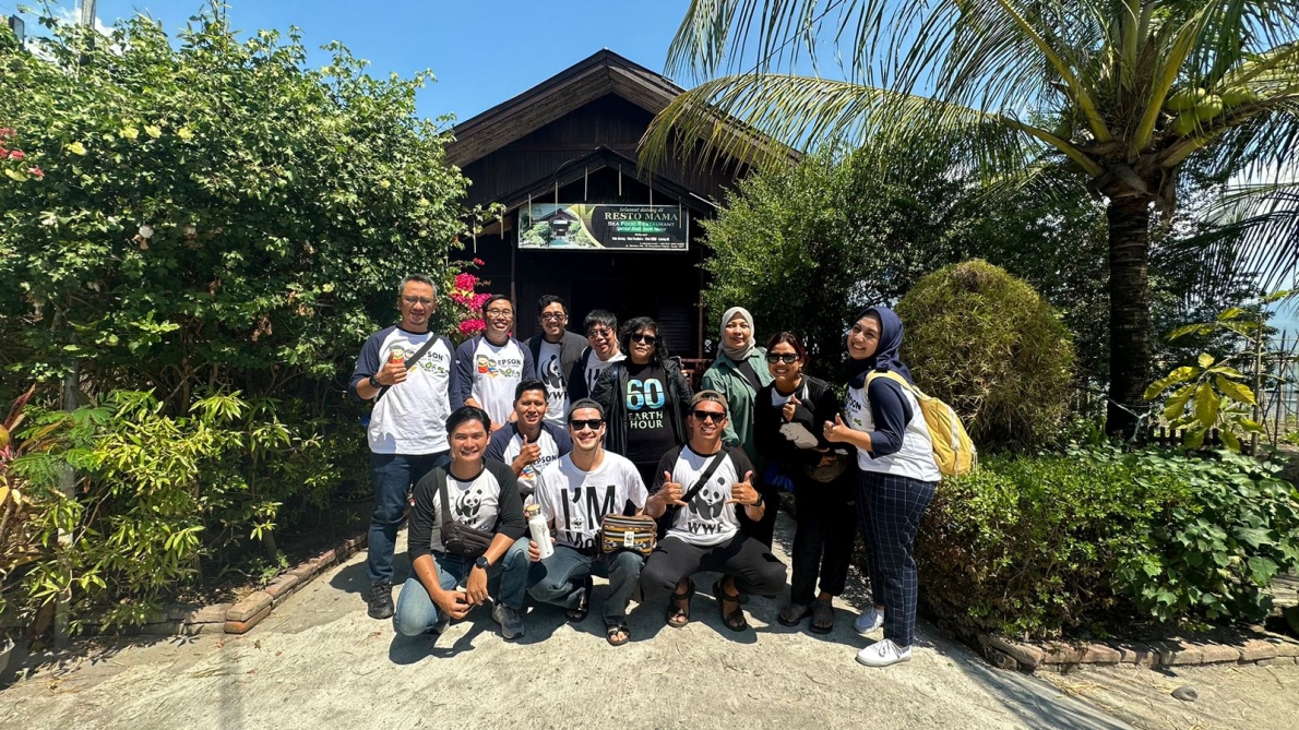 Morgan and WWF-Indonesia team